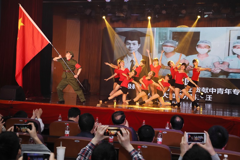 民舞队:民舞《芳华》.JPG